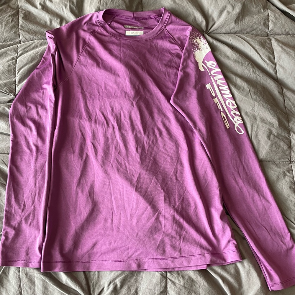 Columbia Women’s Rash Guard / Swim Shirt. Dark Lavender. Perfect for Summer!